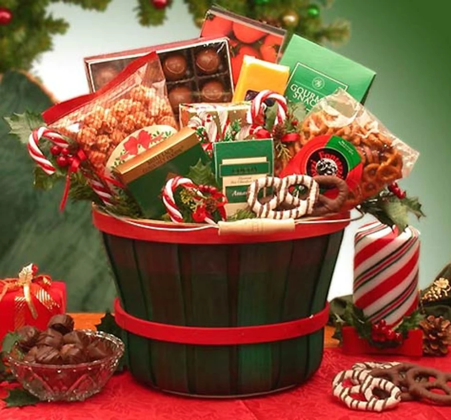 GBDS Christmas Gift Basket - Holiday Traditions Gourmet Food & Treats Hamper for Festive Celebrations