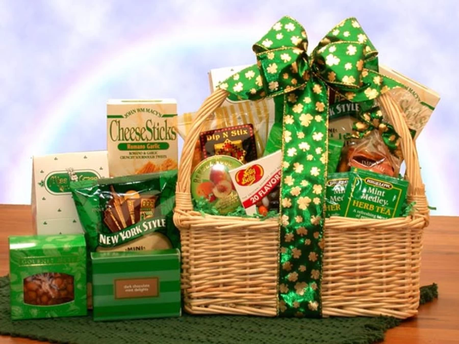 GBDS St Patrick's Day Snack Basket - Irish-Themed Treats & Gift Box