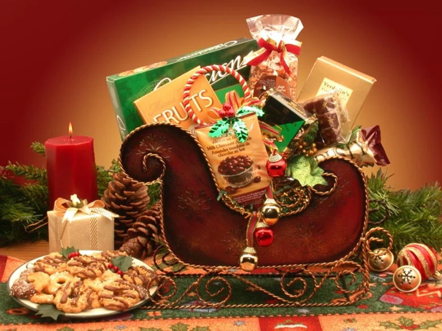 GBDS Holiday Sleigh - Festive Christmas Decor for Seasonal Greetings & Home Decor