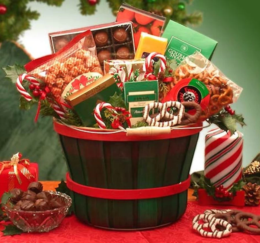 GBDS Christmas Gift Basket - Holiday Traditions Gourmet Food & Treats Hamper for Festive Season